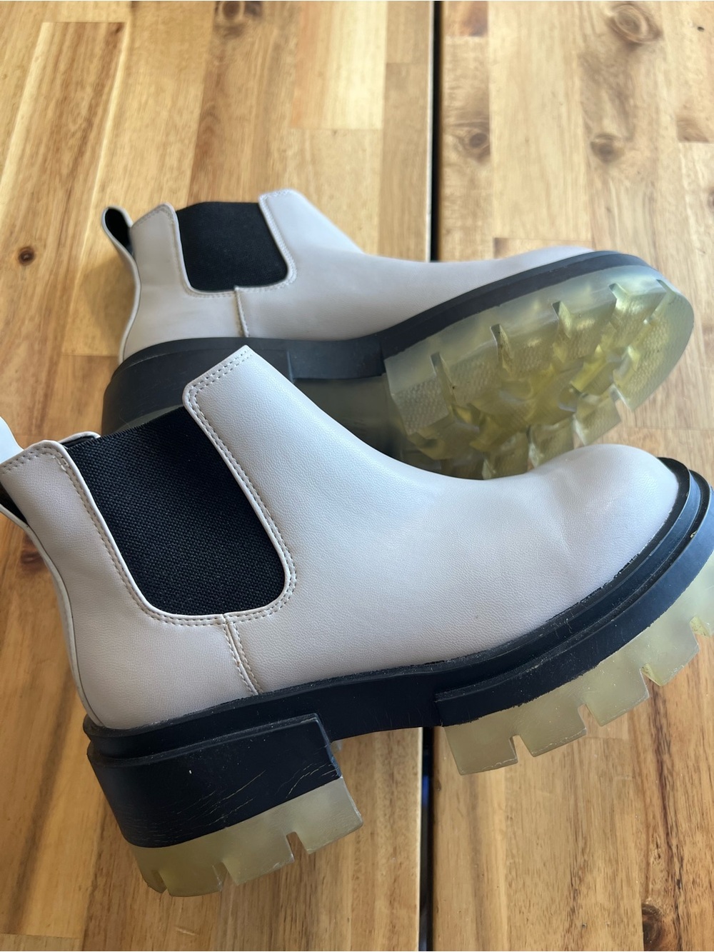H&M Chunky Chelsea Boots Women’s Size 35 Beige Platform Lug Sole Boots